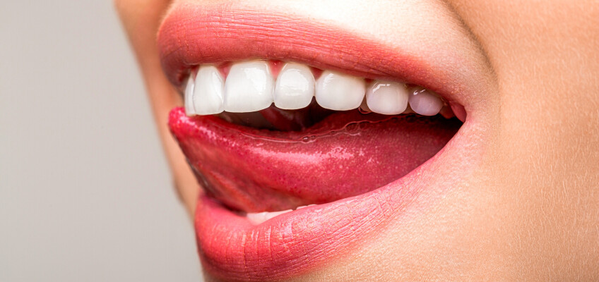 Jak na zářivě bílé zuby v domácích podmínkách? Víme, co doopravdy funguje