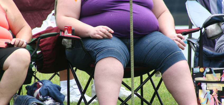 Obezita není jen estetický problém, lidé však před možnými riziky zavírají oči.