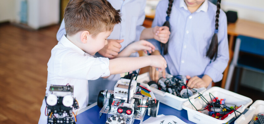 Jaké výhody skýtají robotické hračky a ve kterém věku dítěte je vhodné je pořídit?